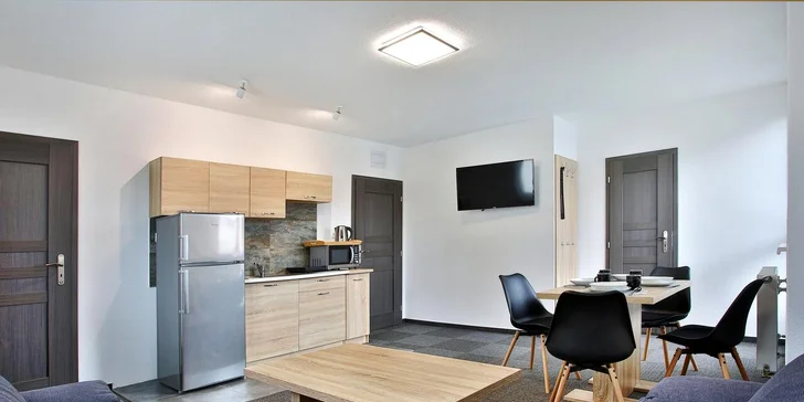 Pohodový pobyt v Liptovském Mikuláši pro pár i rodinu: vybavené moderní apartmány s kuchyňkou