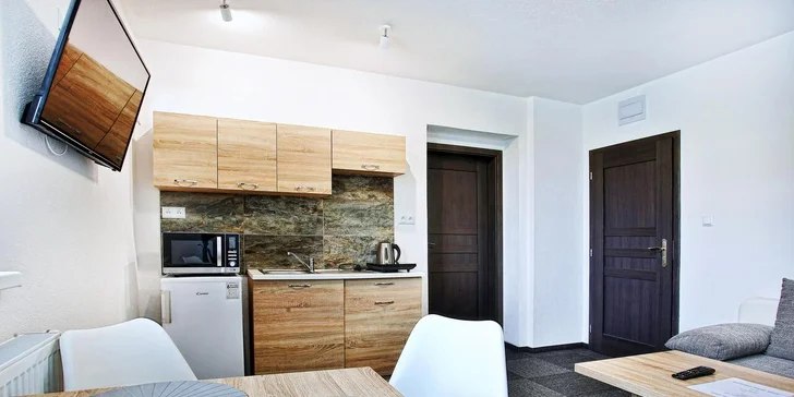 Pohodový pobyt v Liptovském Mikuláši pro pár i rodinu: vybavené moderní apartmány s kuchyňkou