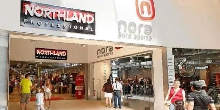 Předvánoční nákupy v outlet centru Parndorf