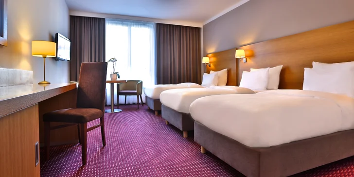 Za krásami Prahy: pobyt v luxusním hotelu v centru, snídaně, večeře i láhev vína