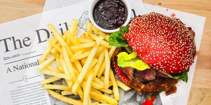 Dobrota v bulce pro 1 i 2 osoby: klasický hovězí burger či pálivá specialita i jelení burger