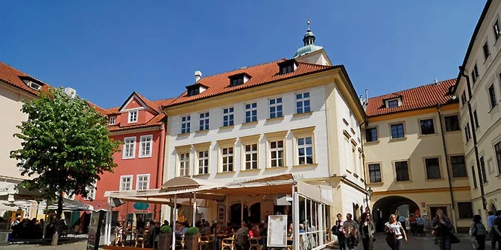 2 pizzy a 2 nealko nápoje v restauraci VABENE