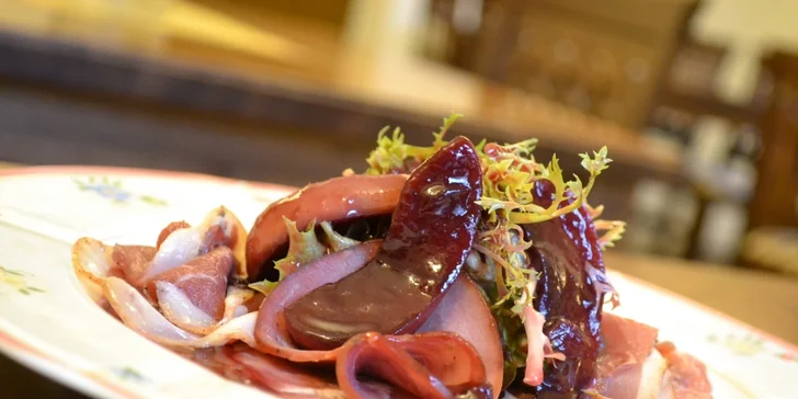 Zvěřinové menu s lahví vína pro dva labužníky