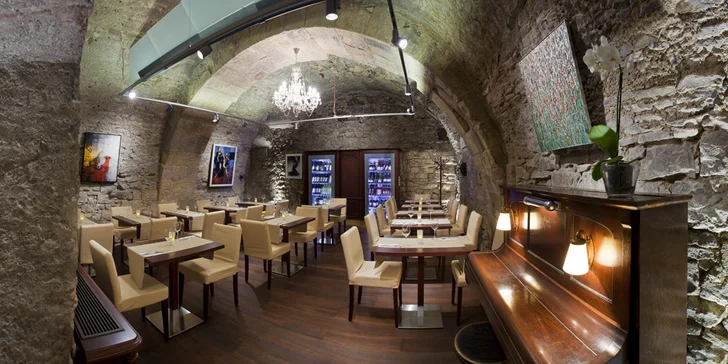 2 teplé nápoje dle výběru a 2 dezerty v kavárně – restauraci Caffé Italia