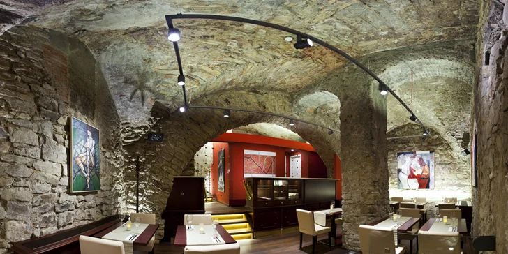 2 teplé nápoje dle výběru a 2 dezerty v kavárně – restauraci Caffé Italia