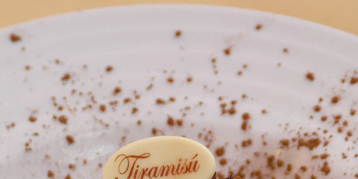 2 teplé nápoje dle výběru a 2 dezerty v kavárně – restauraci Caffé Italia