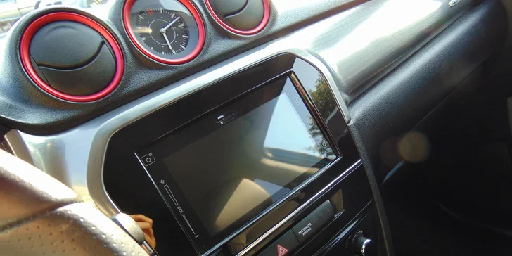 Auto jako nové: Čištění a vysátí interiéru, tepování mokrou cestou, leštění oken