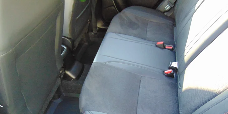 Auto jako nové: Čištění a vysátí interiéru, tepování mokrou cestou, leštění oken