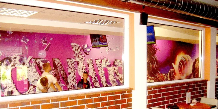 Hodina bowlingu až pro 6 osob, možno i s pizzou dle výběru