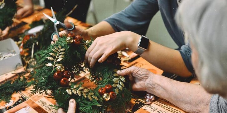Vánoční atmosféra do domovů pro seniory: perníčky, cukroví, punč a milá společnost