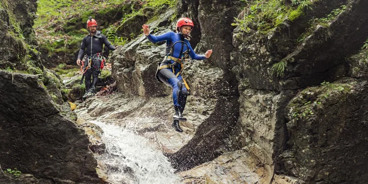 Jednodenní canyoningový program ve Slovinsku pro 1–4 osoby: veřejné i soukromé skupiny