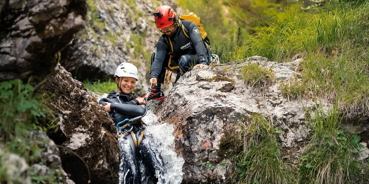 Jednodenní canyoningový program ve Slovinsku pro 1–4 osoby: veřejné i soukromé skupiny