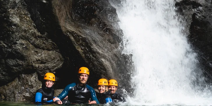 Jednodenní canyoningový program ve Slovinsku pro 1–4 osoby: veřejné i soukromé skupiny