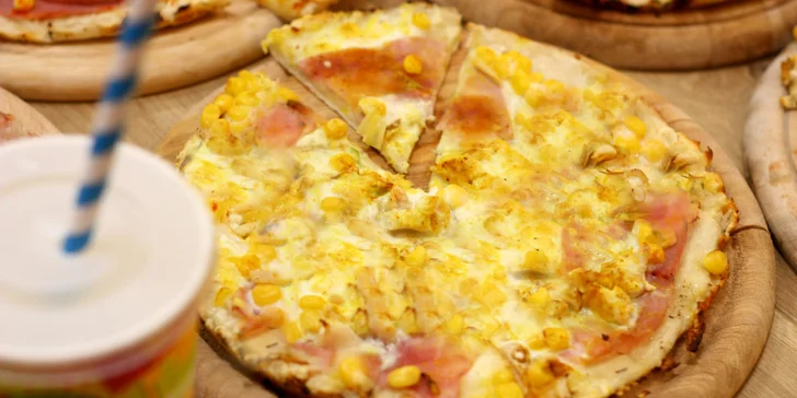 Minipizzy i s kofolou z Maníkova bistra – západ: 1 nebo 2 kola o průměru 22 cm, na výběr 18 druhů