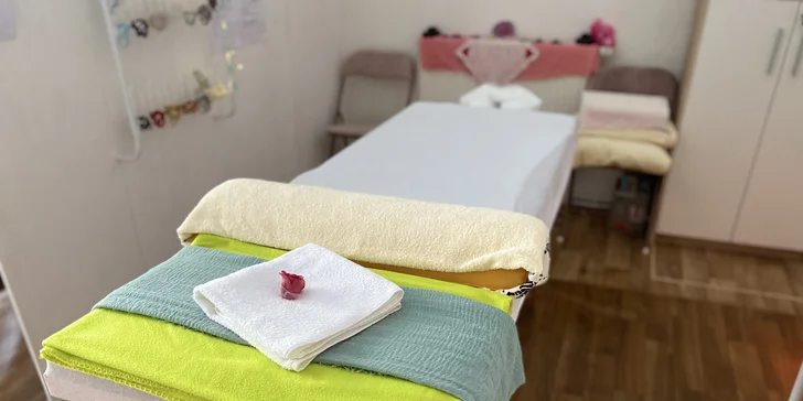 Uvolnění těla i mysli: masáž rukou, dekoltu a obličeje i jemná masáž přes oblečení, 60-90 minut