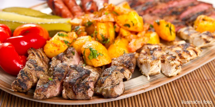 Večeře pro dva podávaná ve sklípku: tatarák, steakový mix, americké brambory i víno