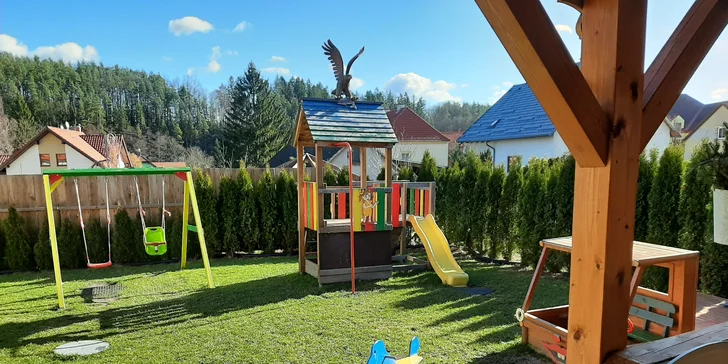 Hodina bowlingu až pro 6 osob, možno i s pizzou dle výběru