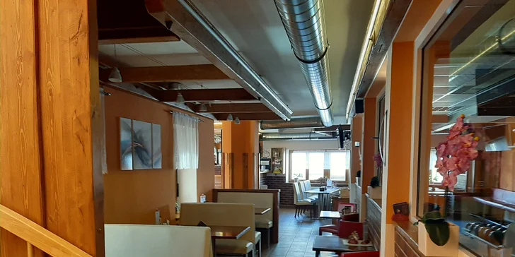 Hodina bowlingu až pro 6 osob, možno i s pizzou dle výběru