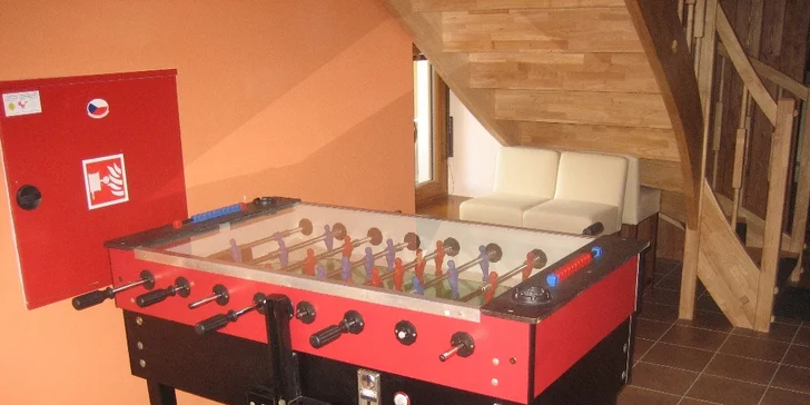 Hodina bowlingu až pro 6 osob, možno i s pizzou dle výběru