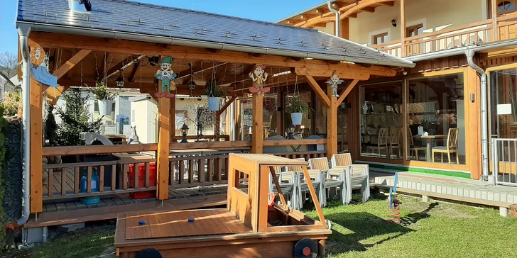 Hodina bowlingu až pro 6 osob, možno i s pizzou dle výběru