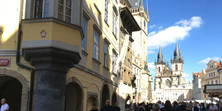 Po stopách seriálů a filmů Chalupáři, Vrchní, Prchni! a Dobrý voják Švejk (zakončeno v hospodě U Fleků)