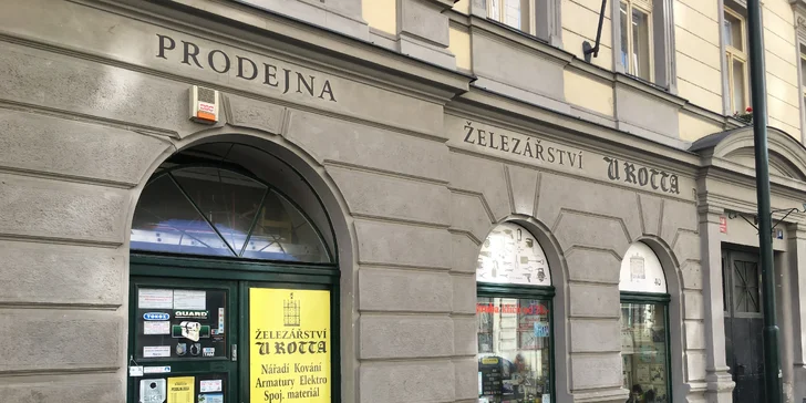 Po stopách seriálů a filmů Chalupáři, Vrchní, Prchni! a Dobrý voják Švejk (zakončeno v hospodě U Fleků)