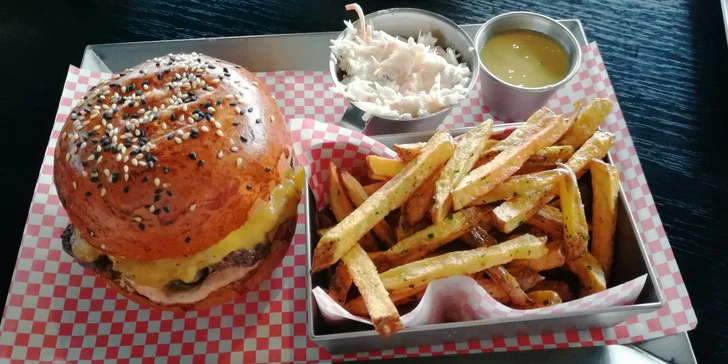 Burger podle výběru pro 1 nebo 2 osoby: Slaninový, kuřecí nebo double