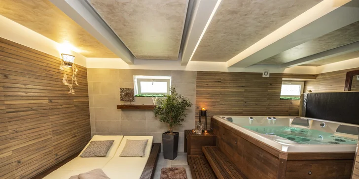 Privátní relax až pro 4 osoby: 90 minut ve vířivce, případně i infrasauna