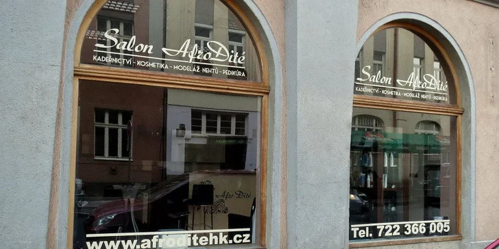 Kosmetické ošetření PDT lampou s aplikací pleťové masky i masáží obličeje