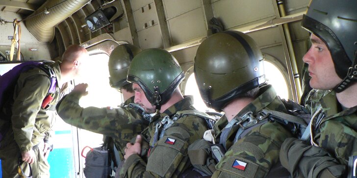 Military seskok na kruhovém padáku: pro ty, kdo už mají za sebou základní parašutistický výcvik