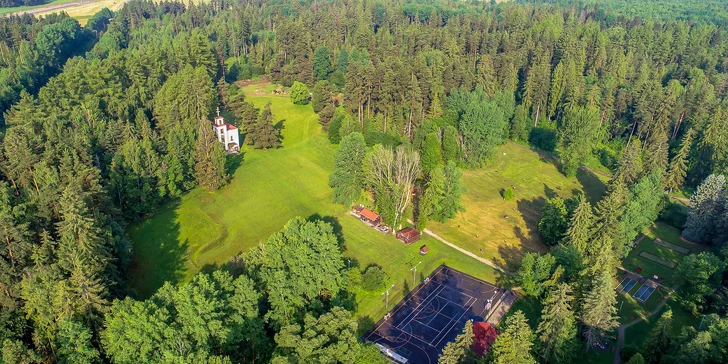 Pobyt v největším rodinném resortu na Slovensku: venkovní hřiště i prolézačky, trampolíny, bazén a sauny