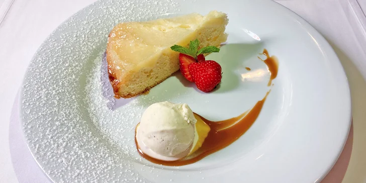 Tříchodové svatomartinské menu U Tří pštrosů pro 2: kachní prsíčka, husí stehno i dezert