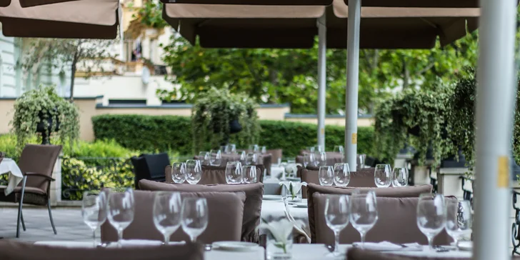 Luxusní 5* odpočinek v centru Prahy: historický hotel s wellness a snídaněmi i večeří