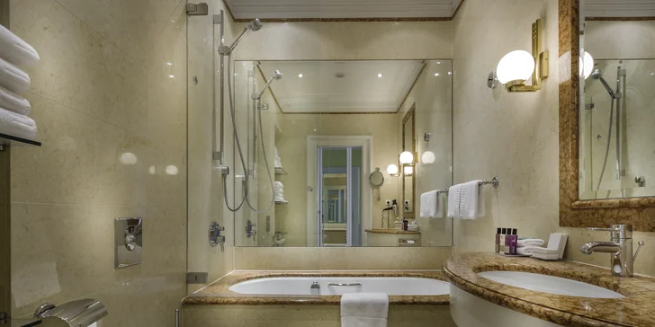 Luxusní 5* odpočinek v centru Prahy: historický hotel se snídaněmi i wellness