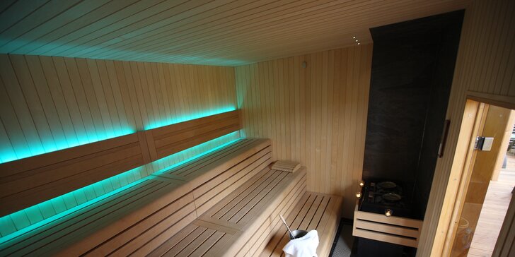 Časově neomezený vstup do nového saunového světa s krásným výhledem na Hradec pro 2 osoby