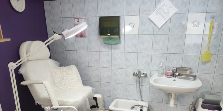 Balíčky pedikúry s masáží nohou, zábalem, Shellacem i manikúrou
