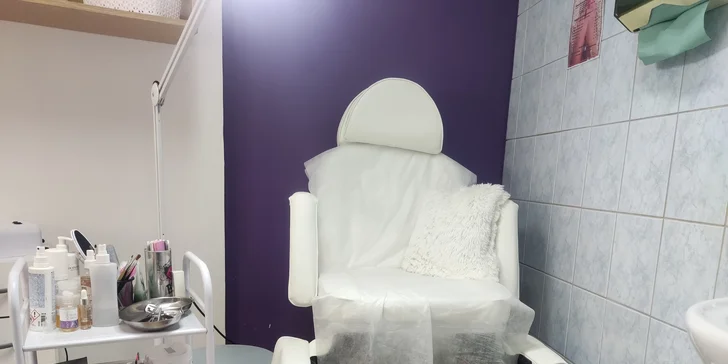 Balíčky pedikúry s masáží nohou, zábalem, Shellacem i manikúrou