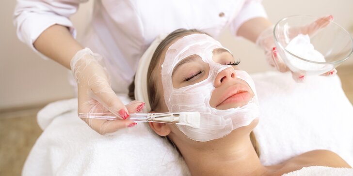 Královská péče: 90 minut odpočinku při kosmetickém ošetření a uvolňující masáži zad