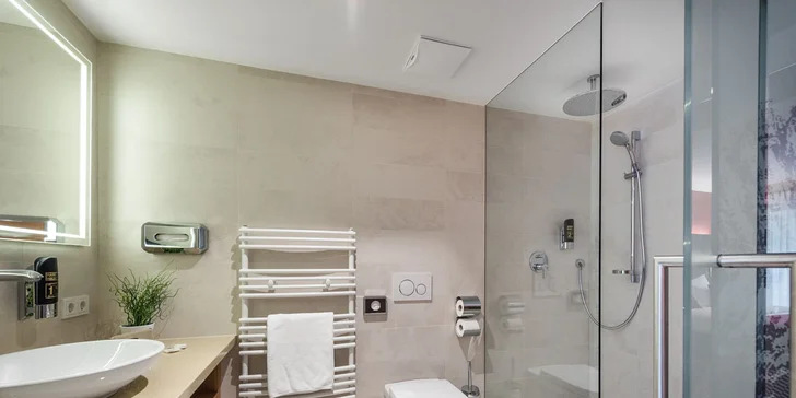 Nádherný a moderně vybavený hotel u Innsbrucku: neomezený wellness i možnost procedur, luxusní polopenze
