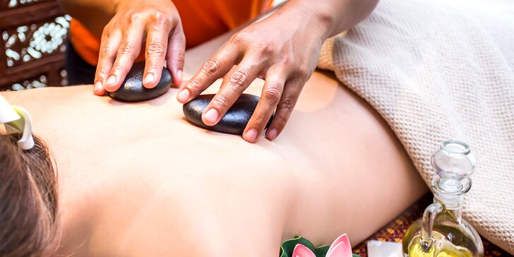 Terapie pro tělo i mysl: 90min. thajská olejová masáž teplými lávovými kameny