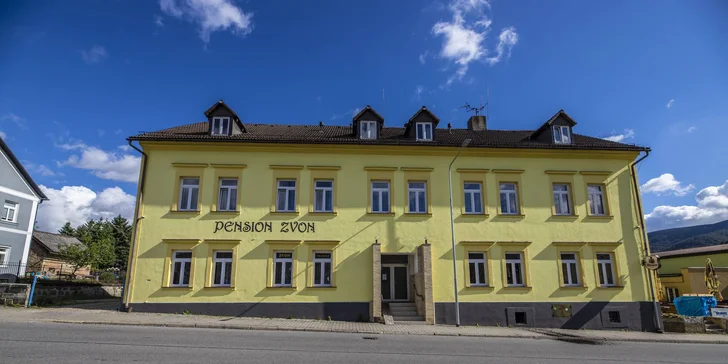 Dovolená v Jizerských horách: penzion v Hejnicích s jídlem i privátním wellness