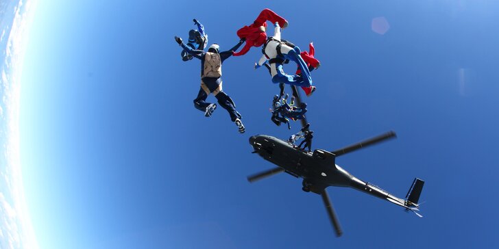 Tandemový seskok z vrtulníku z výšky až 4000 m pro 1 osobu