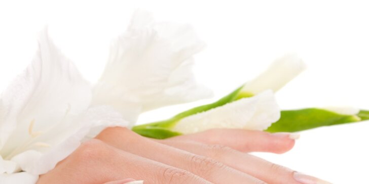 Japonská manikúra P-Shine s vitamíny – péče o přírodní nehty s relaxační masáží rukou