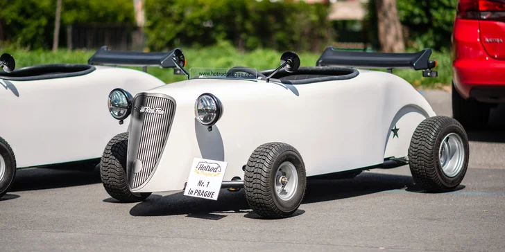 Velká jízda v malé káře: mini Hot Rod na 30–90 minut adrenalinového svezení uličkami Prahy