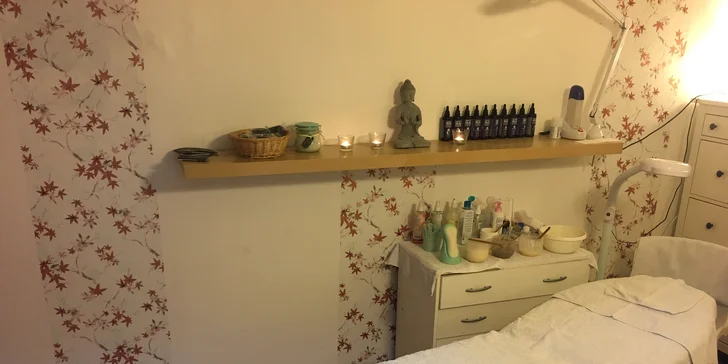 Relaxační a omlazující kosmetické ošetření pleti s masáží obličeje i dekoltu