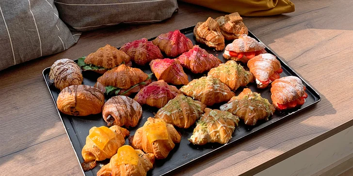 Krabice s 8 nadýchanými croissanty dle výběru