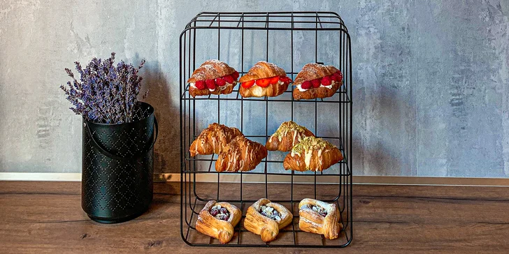 Krabice s 8 nadýchanými croissanty dle výběru