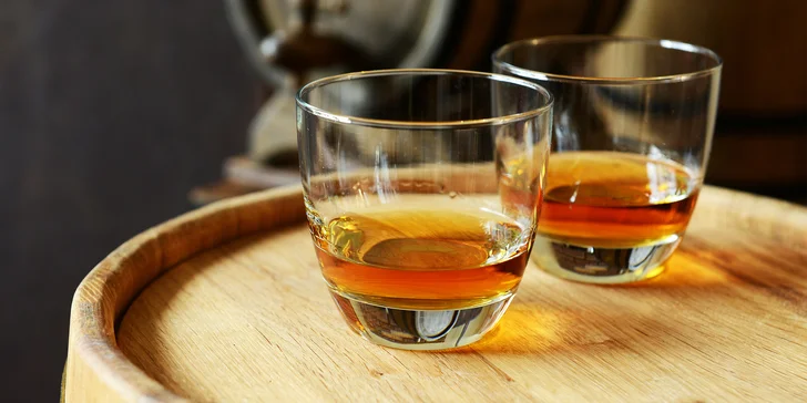 Degustace špičkových rumů ve stylovém podniku
