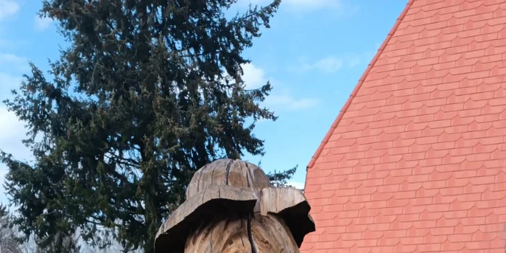 Sv. Vintíř je patronem Šumavy. Propagoval dobré sousedské vztahy založené na vzájemné úctě. Zbytek života strávil v místní části Hartmanic jménem Dobrá Voda, kde se nachází  unikátní skleněný oltář v kostele sv. Vintíře. 