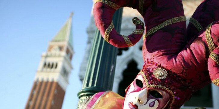 Jeden den na velkolepém karnevalu v Benátkách